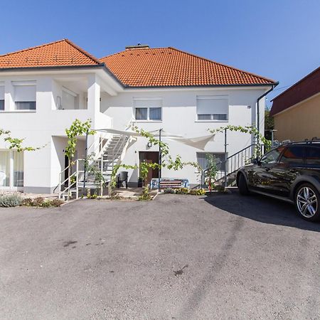 Deli Terasz A Apartman Free Parking, Self-Check-In Anytime Γκιόρ Εξωτερικό φωτογραφία