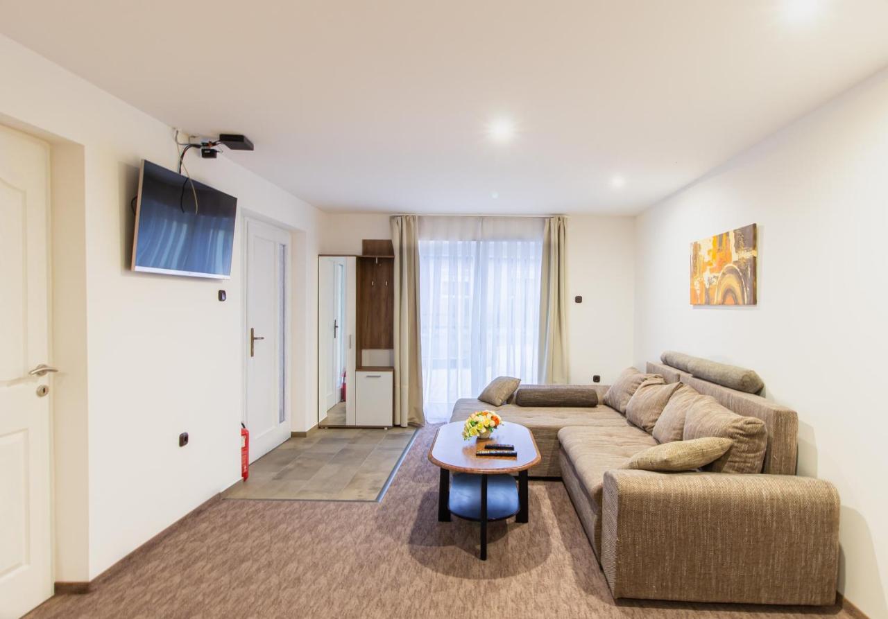 Deli Terasz A Apartman Free Parking, Self-Check-In Anytime Γκιόρ Εξωτερικό φωτογραφία