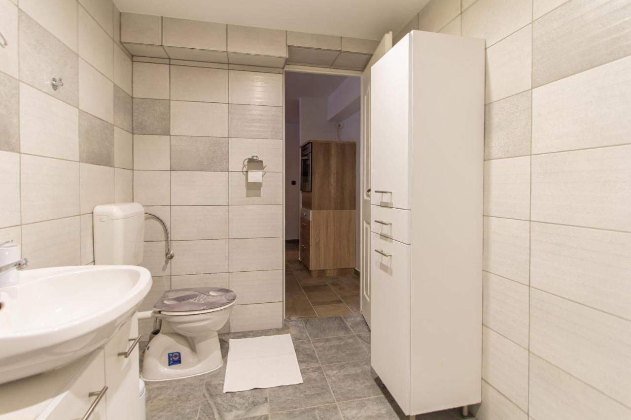 Deli Terasz A Apartman Free Parking, Self-Check-In Anytime Γκιόρ Εξωτερικό φωτογραφία