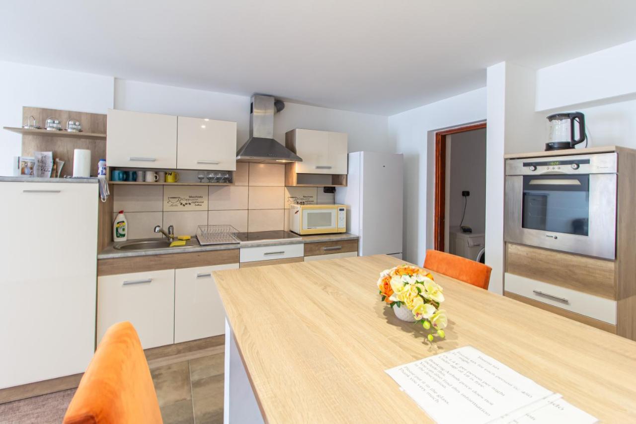 Deli Terasz A Apartman Free Parking, Self-Check-In Anytime Γκιόρ Εξωτερικό φωτογραφία