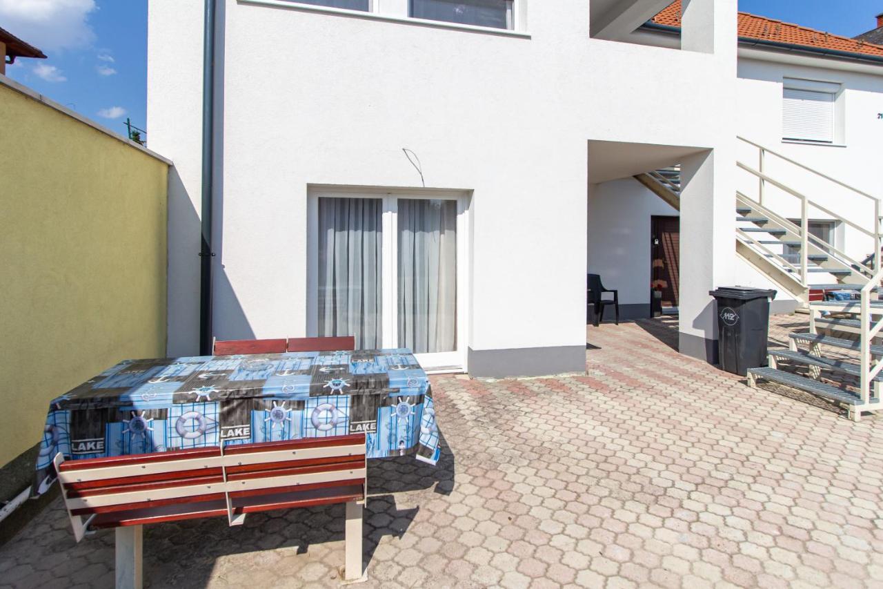 Deli Terasz A Apartman Free Parking, Self-Check-In Anytime Γκιόρ Εξωτερικό φωτογραφία