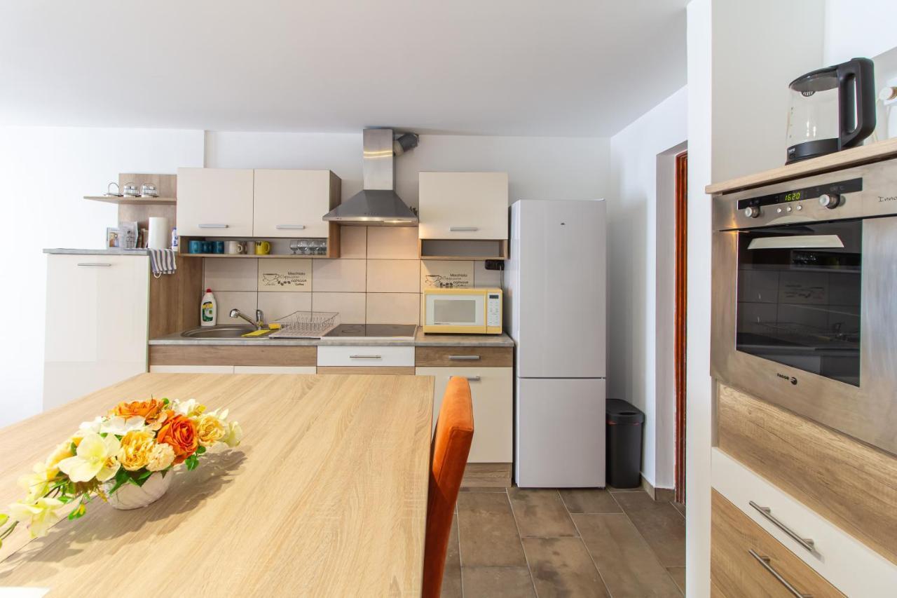 Deli Terasz A Apartman Free Parking, Self-Check-In Anytime Γκιόρ Εξωτερικό φωτογραφία